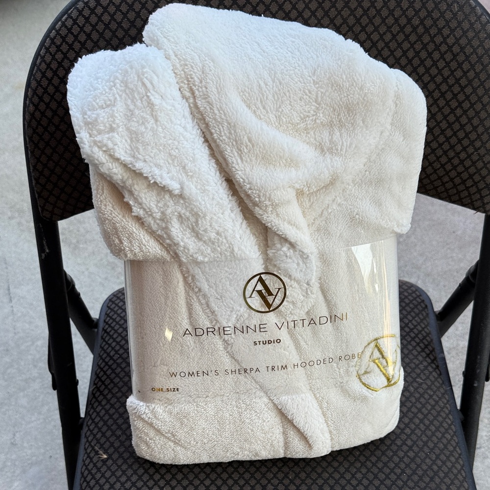 Adrienne Vittadini White Sherpa Hooded Robe